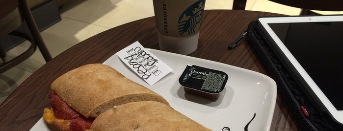 Starbucks is one of Rocíoさんのお気に入りスポット.