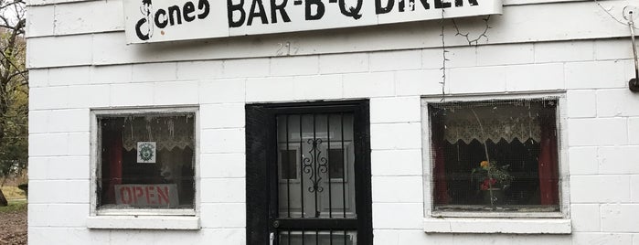 Jones Bar-B-Q Diner is one of Jason'un Kaydettiği Mekanlar.