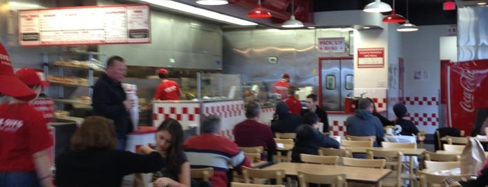 Five Guys is one of Lugares favoritos de Tammy.