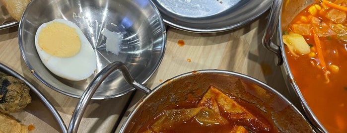 SINJEON 신전떡볶이 is one of Foodie Tour! S-Z.