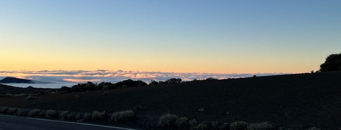 Parque Nacional del Teide is one of Tempat yang Disukai Vitaly.