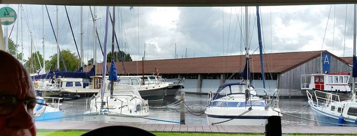 Jachthaven De Domp is one of Varen in Friesland: havens, water en horeca.