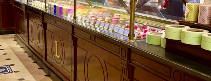 Ladurée is one of Sweet,Cakes,Dounts &Ice cream 🍨🍩🍰(Riyadh 🇸🇦 ).