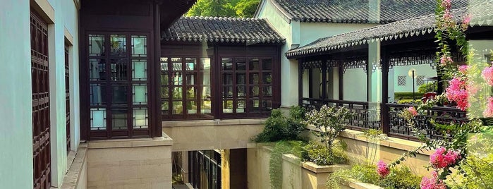 Four Seasons Hotel Hangzhou at West Lake is one of hotels to stay.