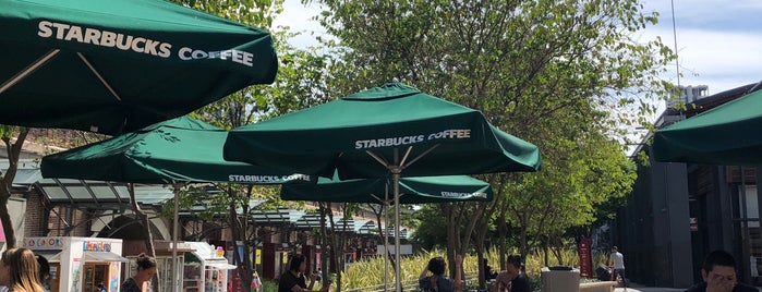 Starbucks is one of สถานที่ที่ María Inés ถูกใจ.