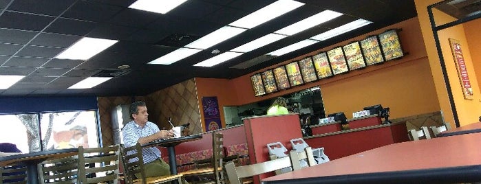 Taco Bell is one of Tempat yang Disukai Aristides.