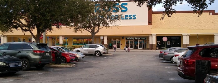 Ross Dress for Less is one of Tempat yang Disukai Marylynka.