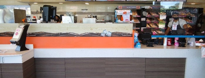 Dunkin' is one of Najlaさんのお気に入りスポット.