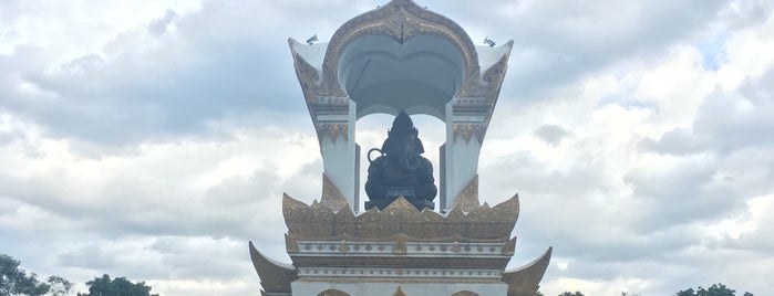 Sanam Chandra Palace is one of Bkk-Surrathani.