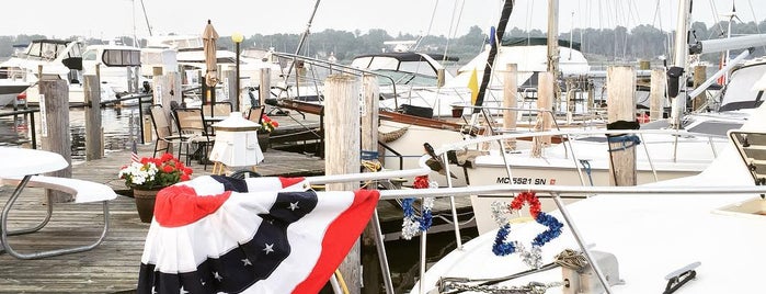 Saugatuck Yacht Club is one of Lugares favoritos de Ray.