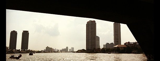 Sathon Pier (Thon Buri Side) is one of Lucaさんのお気に入りスポット.