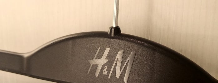 H&M is one of ТРЦ Аура.