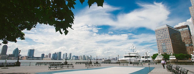 Battery Park City Esplanade is one of The Battery Park City List by Urban Compass.