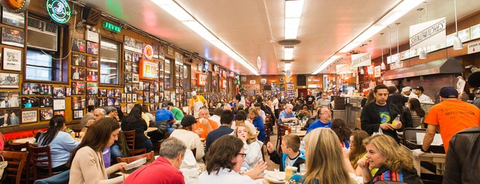 Katz's Delicatessen is one of Manhattan.