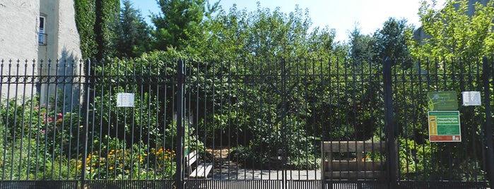 Prospect Heights Community Farm is one of Lugares favoritos de Jake.