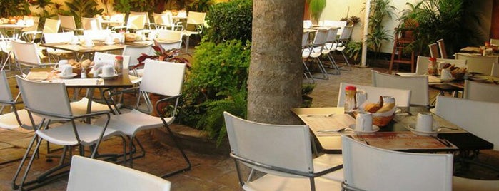 Restaurant La chata is one of สถานที่ที่ Liliana ถูกใจ.