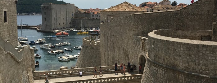 Stadtmauer Dubrovnik is one of Orte, die Maria Relea gefallen.