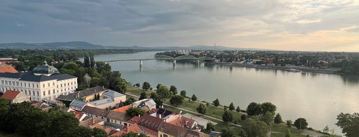 Koronázási Emlékmű is one of Budapeşte.