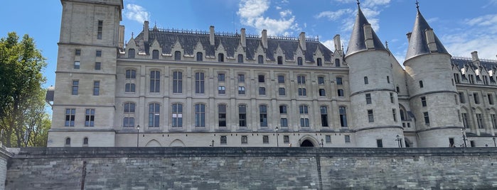 Cour de cassation is one of باريس.