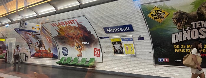 Métro Monceau [2] is one of Went before.