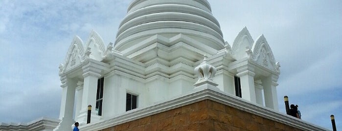Phra Maha Chedi Makut Khiri Wan is one of Khao Yai.