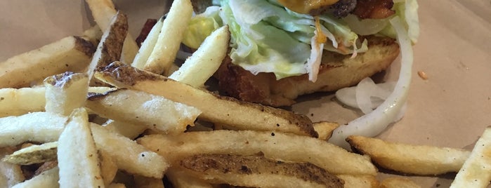 MOOYAH Burgers, Fries & Shakes is one of Tempat yang Disukai Robin.