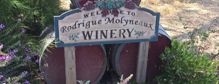 Rodrigue Molyneaux Winery is one of Perla'nın Kaydettiği Mekanlar.