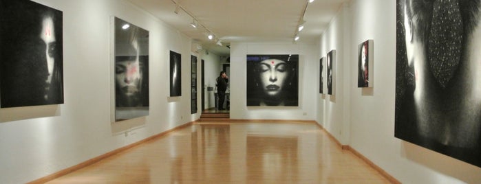 Galleria d'arte Bonioni is one of Lara'nın Beğendiği Mekanlar.