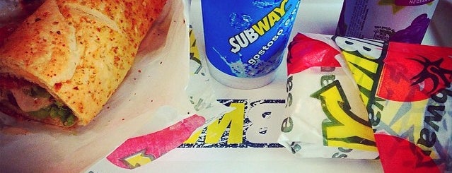 Subway is one of Locais curtidos por Marjorie.