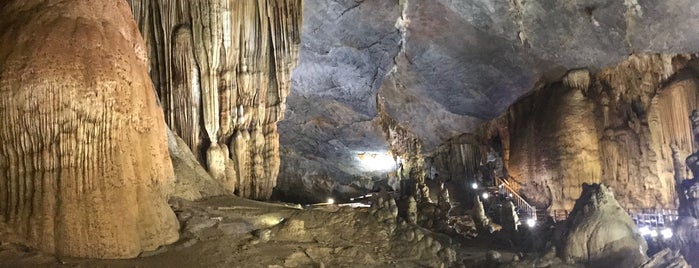 Động Thiên Đường (Paradise Cave) is one of Vietnam.