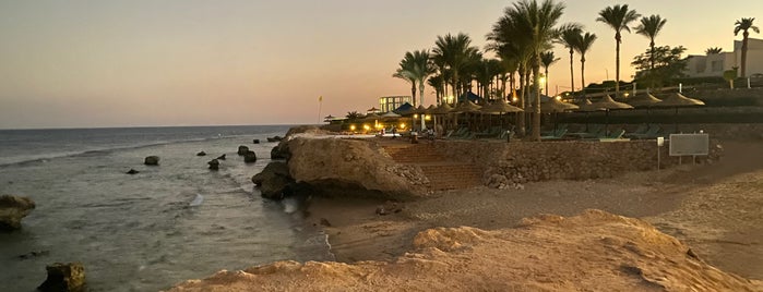 Pool at Renaissance Golden View Beach Resort is one of สถานที่ที่บันทึกไว้ของ Yaron.