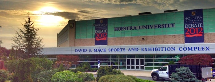 Université Hofstra is one of Colleges & Universities visited.