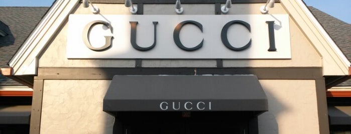 Gucci Outlet is one of Lieux qui ont plu à Maria.