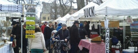 Fort Greene Park Greenmarket is one of Brooklyn bucketlist.