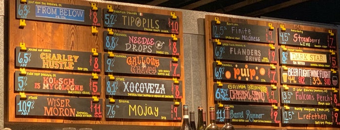 Cupertino Taproom is one of Brian 님이 좋아한 장소.