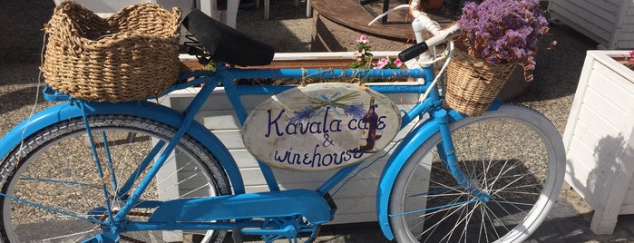 Kavala Cafe & Winehouse is one of Foça.