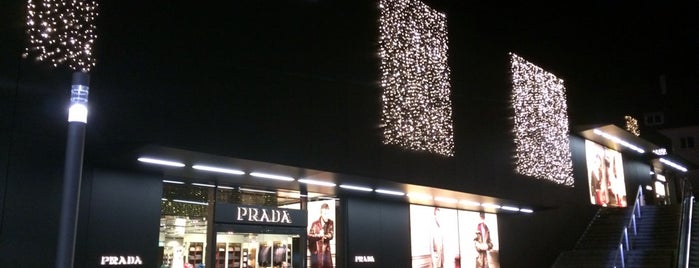 Prada is one of Lieux qui ont plu à Meshari.