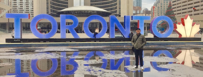 City Of Toronto Sign is one of สถานที่ที่ Taylor ถูกใจ.