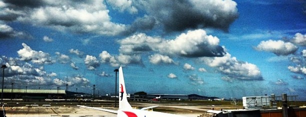 Aéroport international de Kuala Lumpur (KUL) is one of Let's Fun.