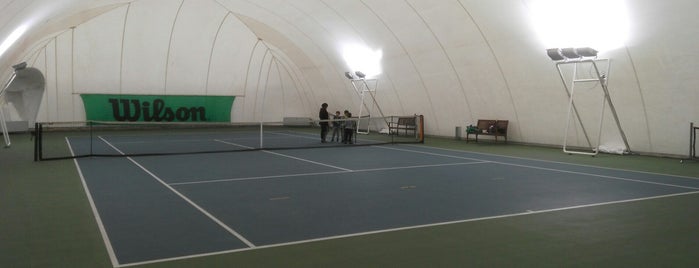 Optimum Tenis Akademisi is one of Lugares favoritos de Burak.