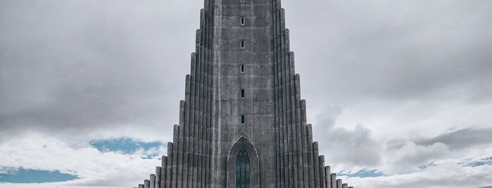 Iglesia de Hallgrímur is one of Reykjavik.