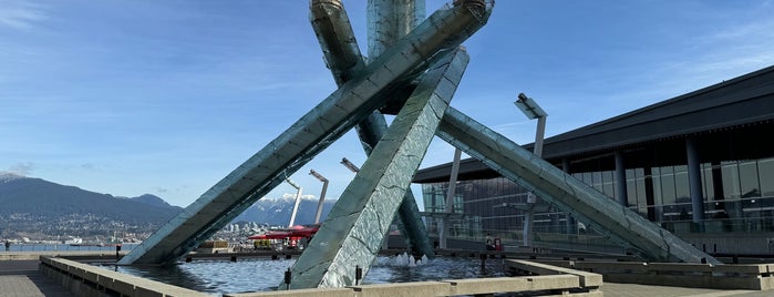Vancouver 2010 Olympic Cauldron is one of Viagem Canadá.