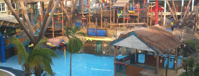 Splash Landings Hotel is one of Tempat yang Disukai Phat.