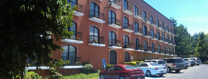 Hotel Mision Tlaxcala is one of สถานที่ที่ Mateo ถูกใจ.