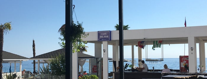 Cafe del Mar is one of Tempat yang Disukai Julia.