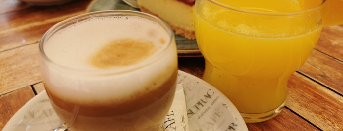 Café Café is one of Posti che sono piaciuti a Cristina.