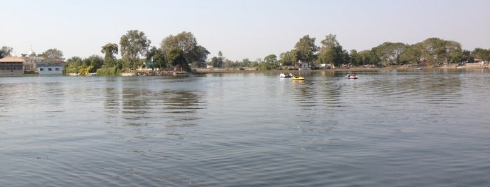 Shree Ranchhodrai Mandir is one of Lugares favoritos de Kunal.