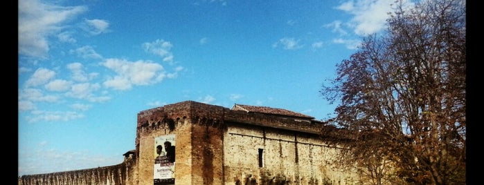 Castel Sismondo is one of Ве.