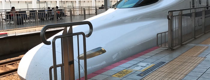 Platforms 11-12 is one of 2011.08 Kansai.