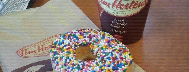 Tim Hortons is one of สถานที่ที่ Dan ถูกใจ.